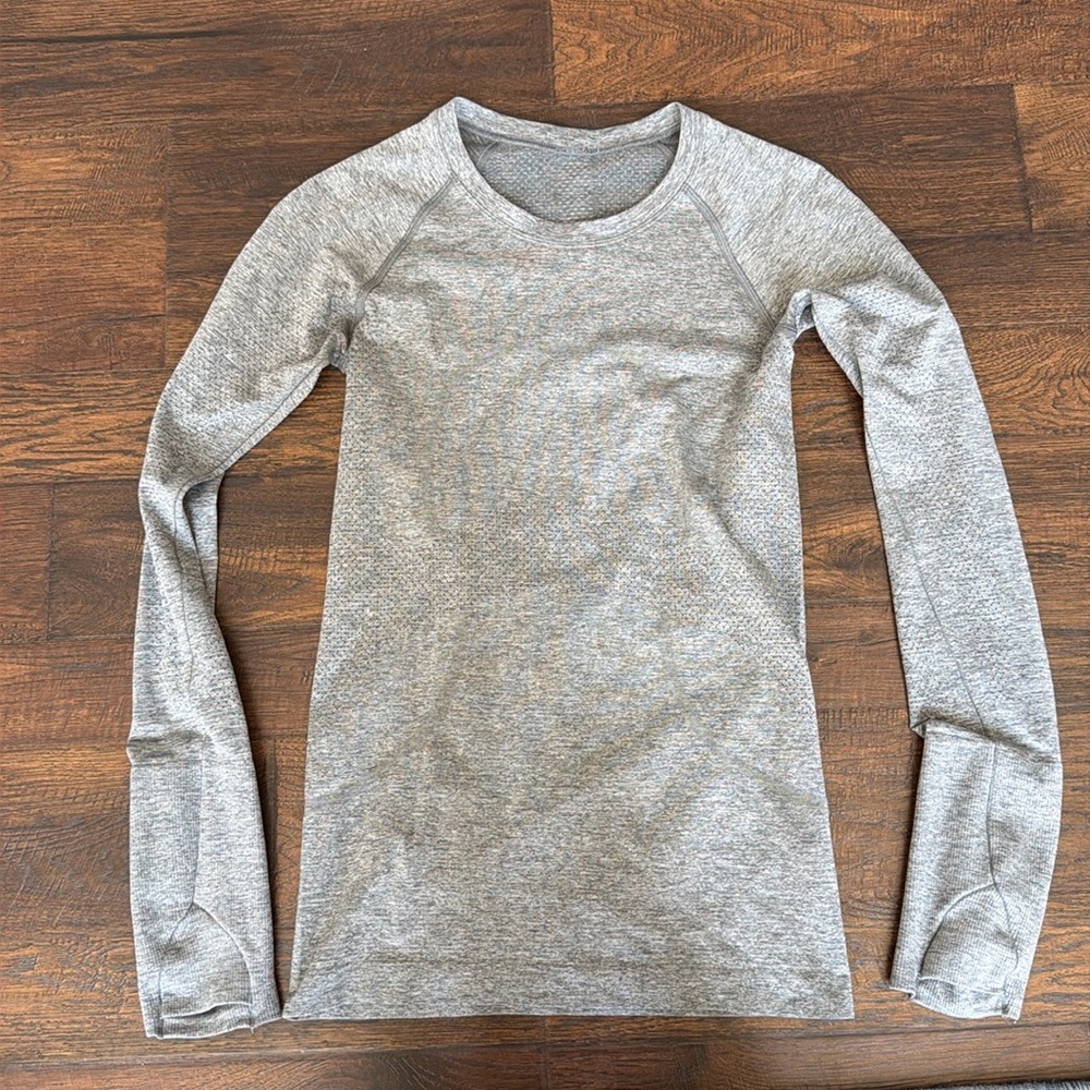 Lululemon Swiftly Tech Long Sleeve Size 4 hip length.